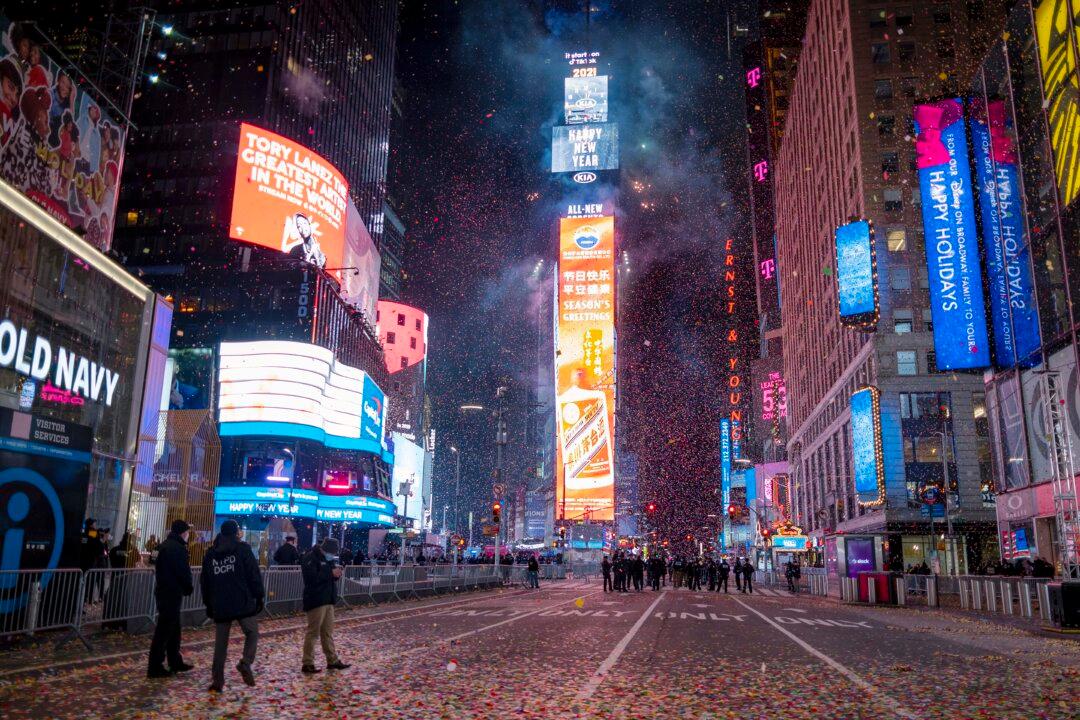Times Square Is Back Open on New Year’s Eve, With Vaccine Proof