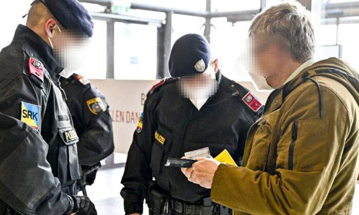 15,000 Checked by Police During First Day of ‘Lockdown of Unvaccinated’ in Austria