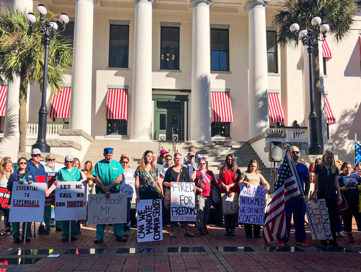 People in a courtyard outside the Florida Capitol on Nov. 16, 2021 urge lawmakers to pass bills against mask and vaccine mandates. (Nanette Holt/The Epoch Times)