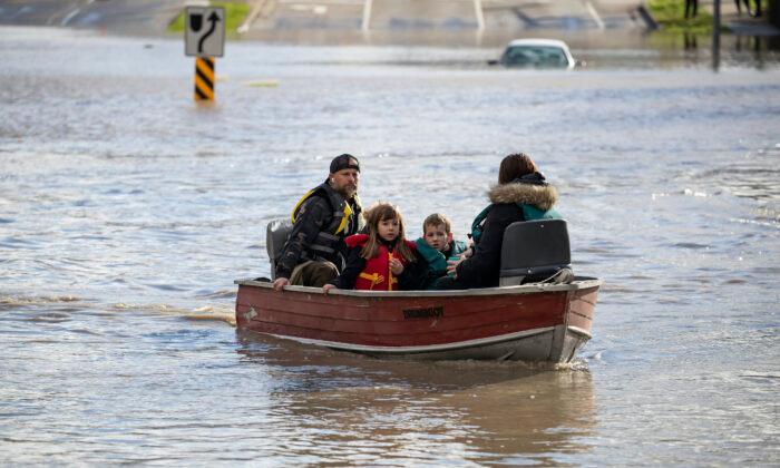 US Northwest, Canada Devastated by Flood, 1 Death Reported