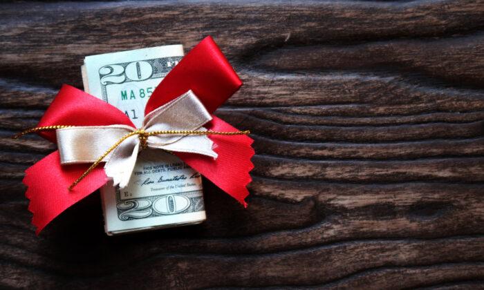 A Mostly Complete Guide to Tipping During the Holiday Season
