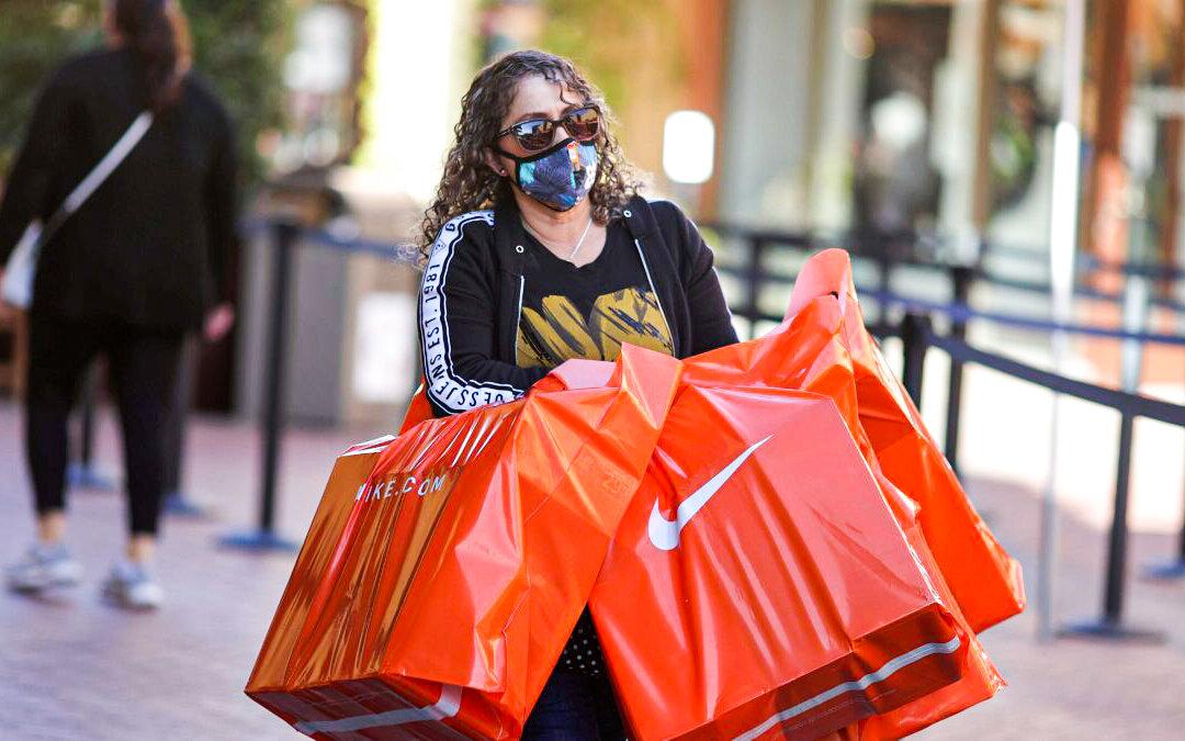 Retailers Scale Back Savings, Sending Shoppers to Discount Stores