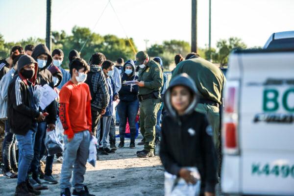 Border Patrol agents apprehend and transport illegal immigrants who have just crossed the river into La Joya, Texas, on Nov. 17, 2021. (Charlotte Cuthbertson/The Epoch Times)