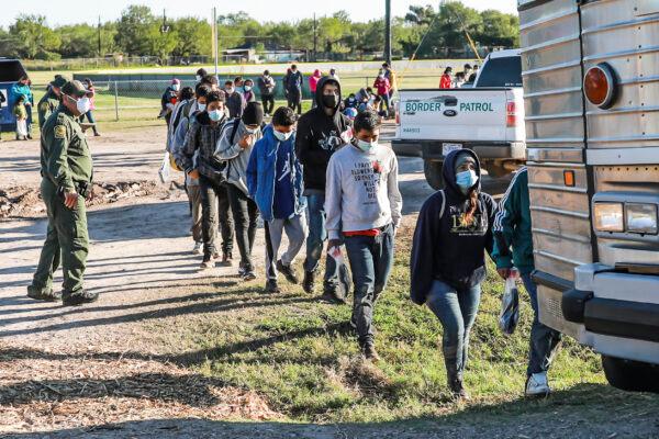 Border Patrol agents apprehend and transport illegal immigrants who have just crossed the river into La Joya, Texas, on Nov. 17, 2021. (Charlotte Cuthbertson/The Epoch Times)