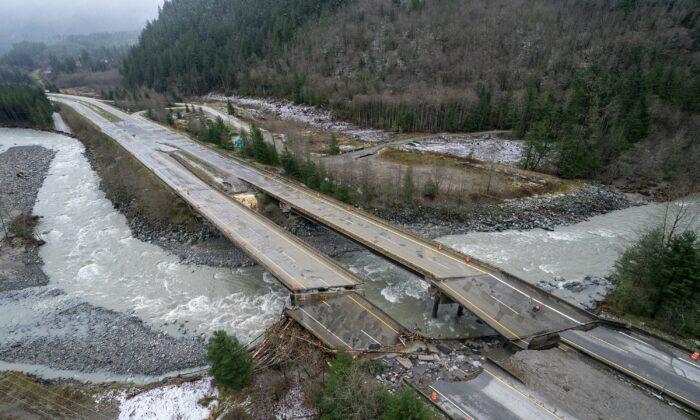 BC Premier Vows to Restore Supply Chain Quickly as Canadian Military Arrives to Assist With Flood Recovery