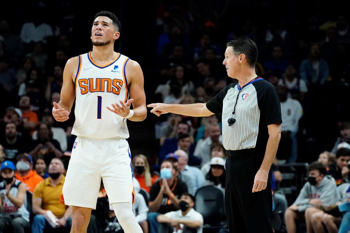 Phoenix Suns guard Devin Booker (1) argues a call with the referee during the first half of an NBA basketball game against the Dallas Mavericks in Phoenix, on Nov. 17, 2021. (Matt York/AP Photo)