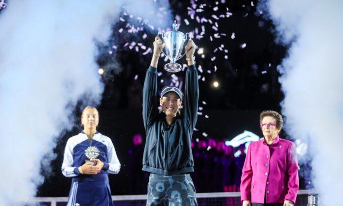 Muguruza Wins WTA Finals for First Time, Beating Kontaveit