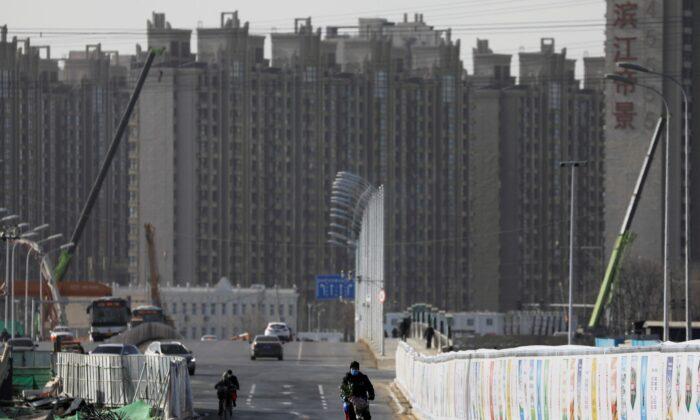 China Walks a Tightrope on Property Clampdown