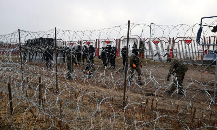 Illegal Immigrants Trying to Cross Polish-Belarusian Border Increased, Officials Say