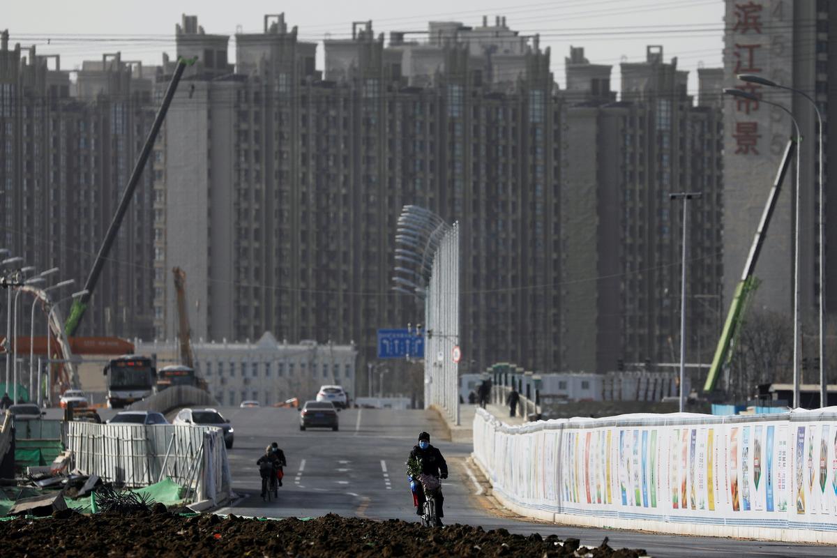 China’s Land Sales Slump for 4th Month as Property Woes Intensify