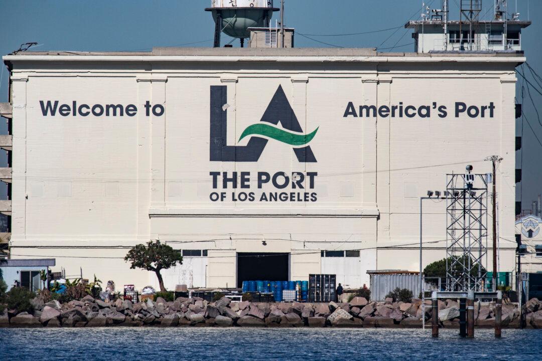 ‘Holidays by the Sea’ Returns to LA Port
