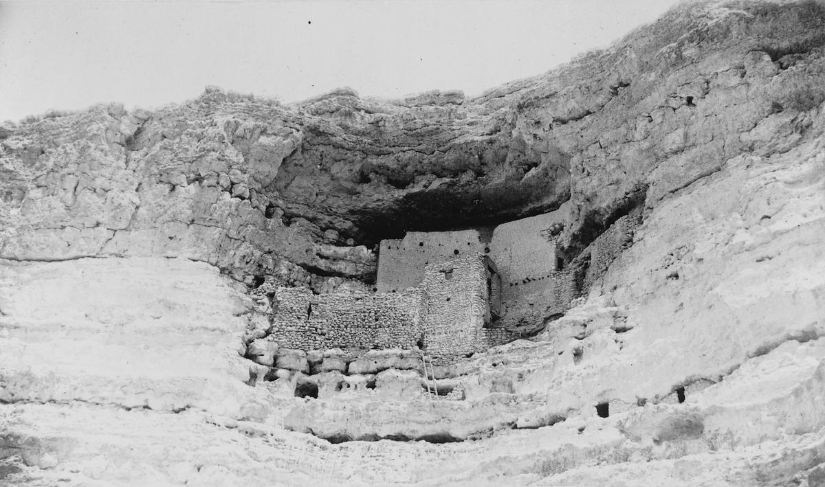 Montezuma Castle in Verde Valley, Arizona, depicted in 1887. (<a href="https://en.wikipedia.org/wiki/File:Sinagua_historic.jpg">Public Domain</a>)
