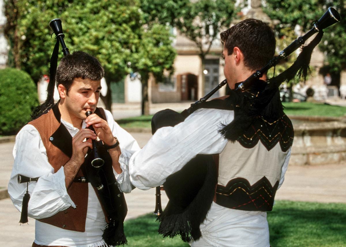 Two young musicians perform at a Galician festival. (Copyright Fred J. Eckert)