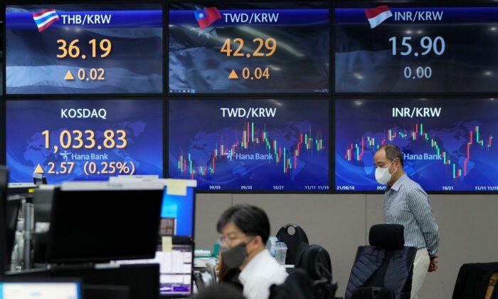 World Stocks Struggle Near Record Highs; Europe in Focus