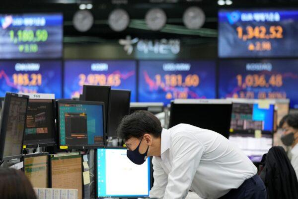 A currency trader watches monitors at the foreign exchange dealing room of the KEB Hana Bank headquarters in Seoul, South Korea on Nov. 19, 2021. (Ahn Young-joon/AP Photo)