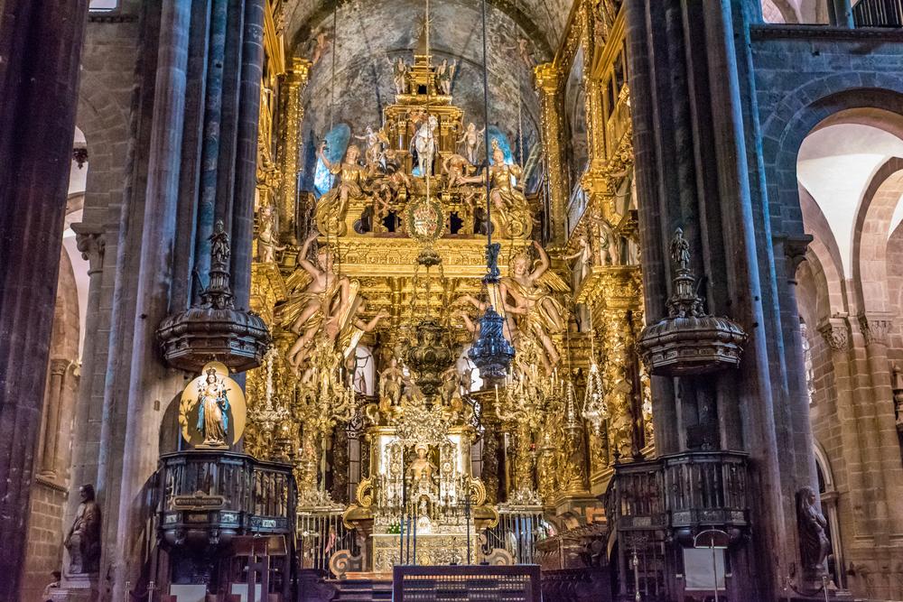 The spectacular interior of the cathedral of Santiago de Compostela. (Takashi Images/Shutterstock)