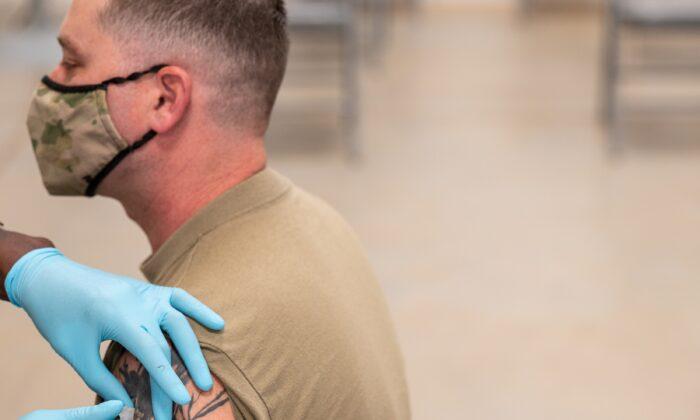 US Soldiers Who Refuse COVID-19 Vaccine Told They'll Face Punishment