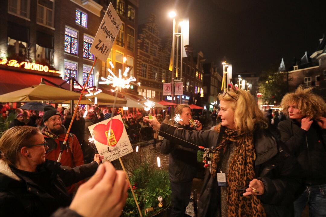 Dutch Police Detain Dozens in a 2nd Night of COVID-19 Rioting