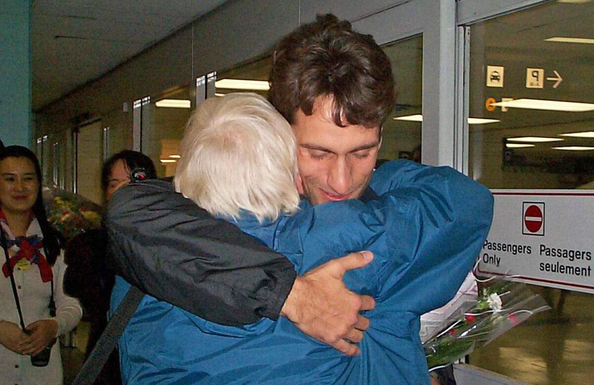 Joel Chipkar at the airport in Toronto upon returning safely from Beijing, in November 2001. (Courtesy of Joel Chipkar)