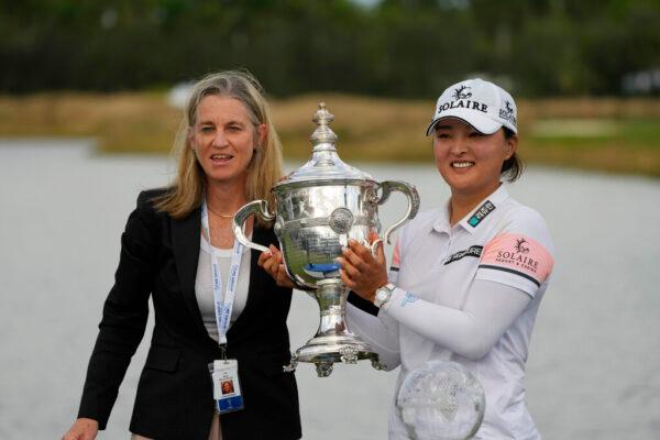 Jin Young Ko, of South Korea, right, holds the player of the year trophy along with LPGA Commissioner, Mollie Marcoux, left, after winning the LPGA Tour Championship golf tournament, in Naples, Fla., on Nov. 21, 2021. (Rebecca Blackwell/AP Photo)