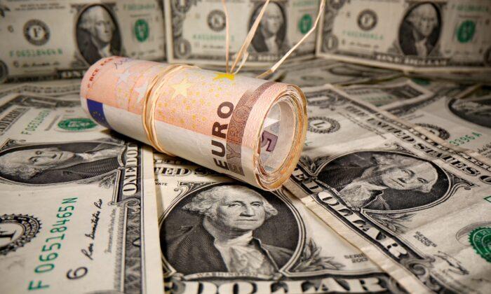 Euro Hits 10 Month-High on Dollar, as Central Banks Chart Divergent Courses