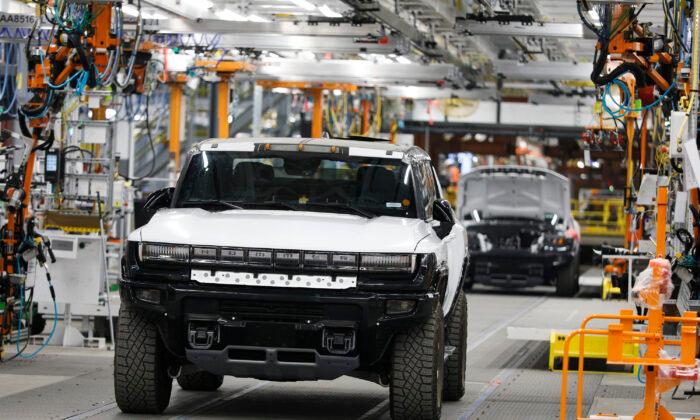 GM to Begin Hummer Electric Pickup Deliveries in December