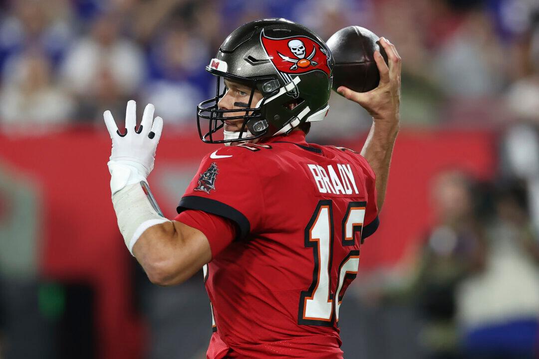 Tom Brady Tosses 2 TDs, Buccaneers Beat Giants 30–10