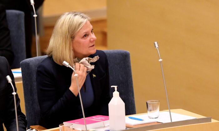 New Swedish PM Resigns on First Day in Job, Hopes for Swift Return