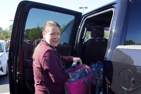 Crystal Hunsicker of Punta Gorda, Fla. loads groceries into her car on Nov. 23, 2021. (Jann Falkenstern/The Epoch Times)