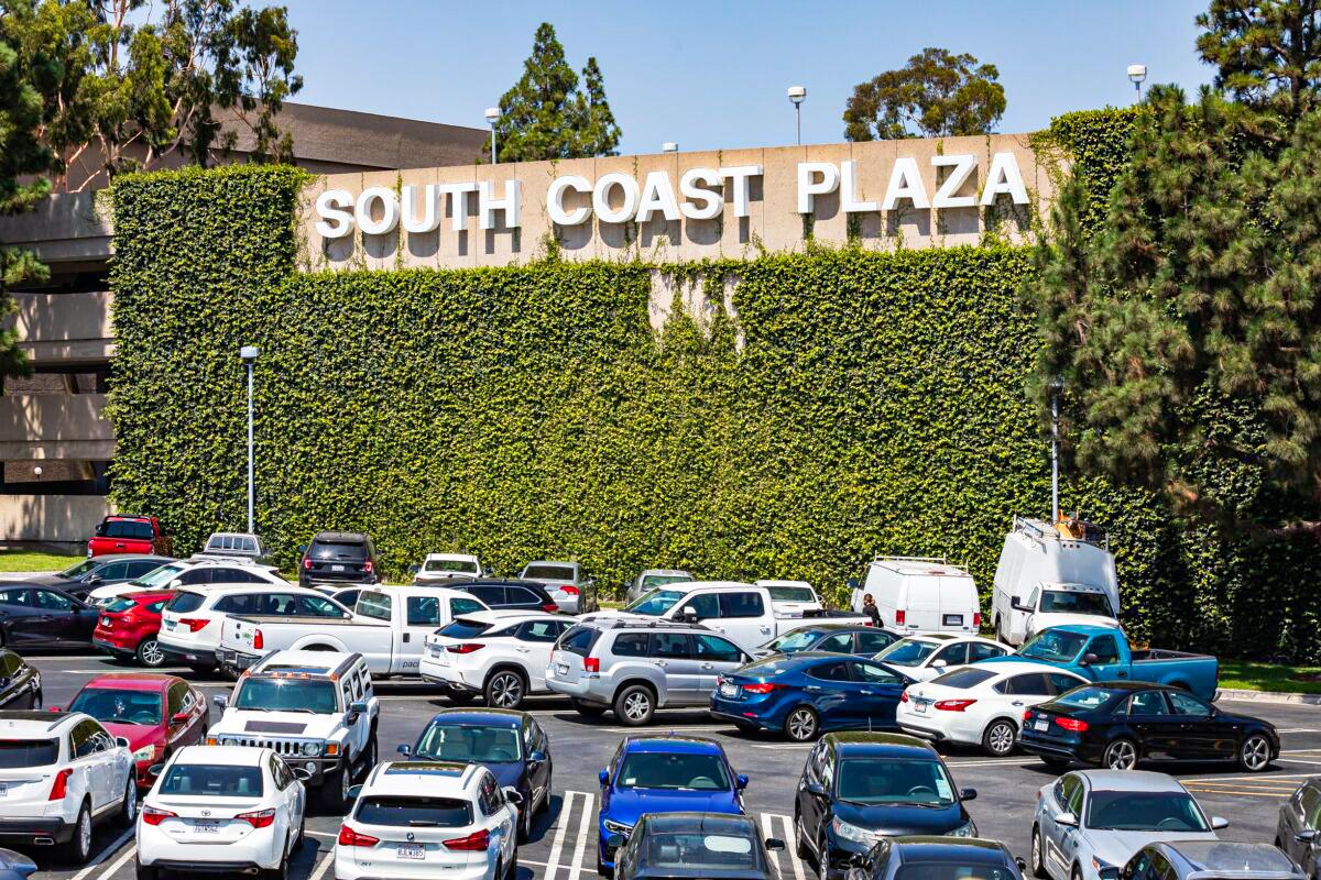 Masked Robbers Storm South Coast Plaza in Costa Mesa