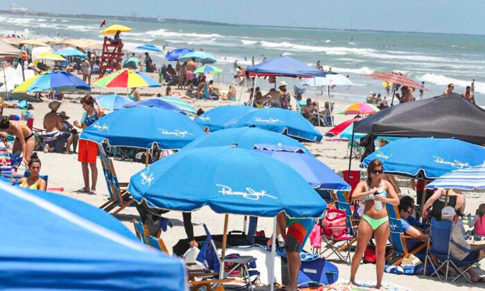 Tourists Flocking to Florida in Greater Numbers Than Before Pandemic