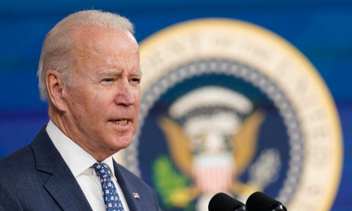Biden Meets Major Retailers to Discuss Supply Chain During Holidays