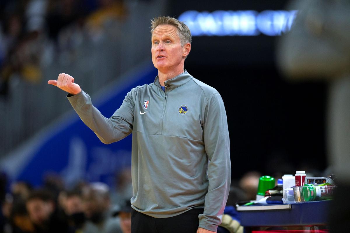 Golden State Warriors coach Steve Kerr signals to players during the first quarter of the team's NBA basketball game against the Philadelphia 76ers, in San Francisco, on Nov. 24, 2021. (D. Ross Cameron/AP Photo)