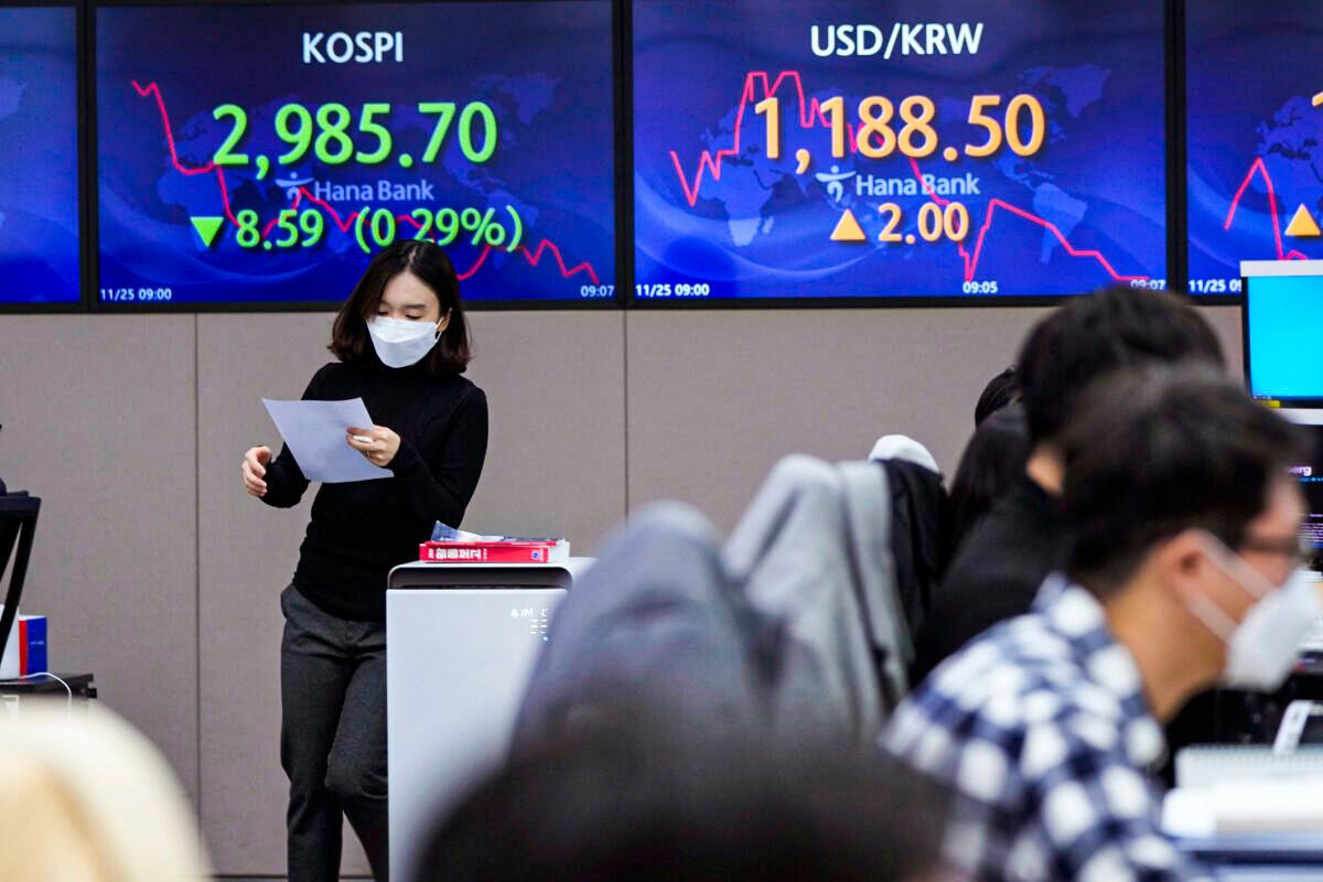 Global Stocks Mixed After Fed Says Ready to Act on Inflation