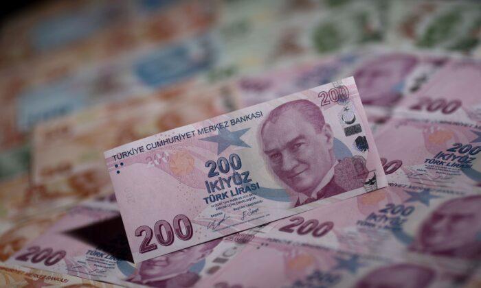 Turkish Lira Holds Ground After Week’s Volatile Selloff