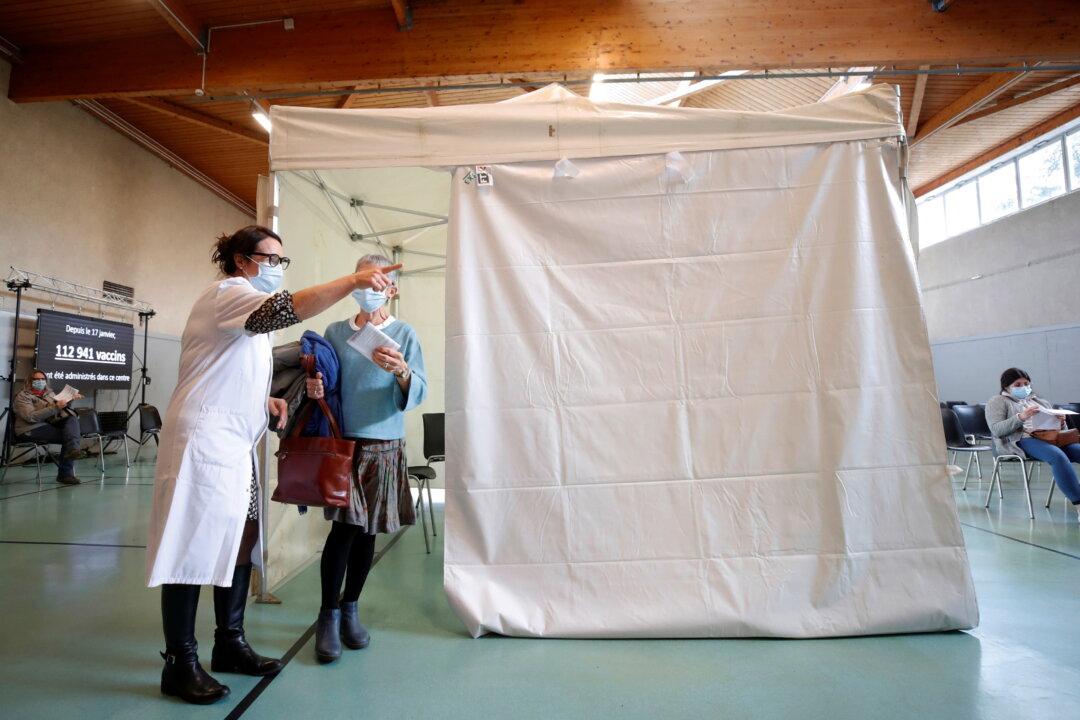 France Rolls Out COVID-19 Booster Shots to All Adults