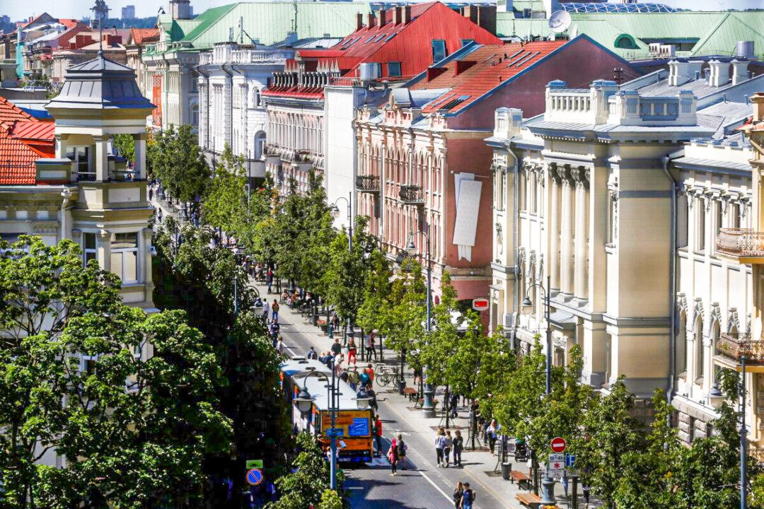 Chinese Embassy in Lithuania Suspends Consular Services Amid Taiwan Row