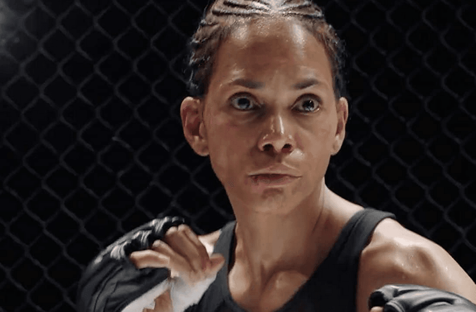 Jackie Justice (Halle Berry) faces off with Lady Killer in the Octagon (the ring for MMA fights), in "Bruised." (Thunder Road Pictures/Netflix)