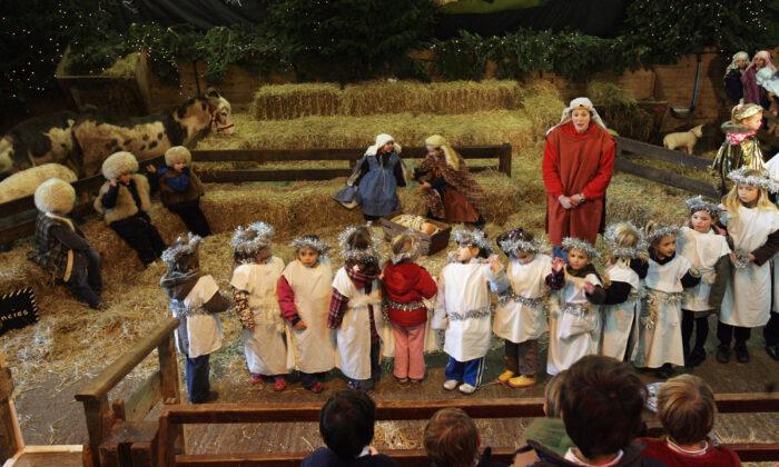 Shapps Urges Schools to ‘Let the Nativity Plays Play On’ Amid Cancellations Due to CCP Virus Fear