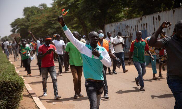 Burkina Faso Government Extends Internet Suspension Amid Protests