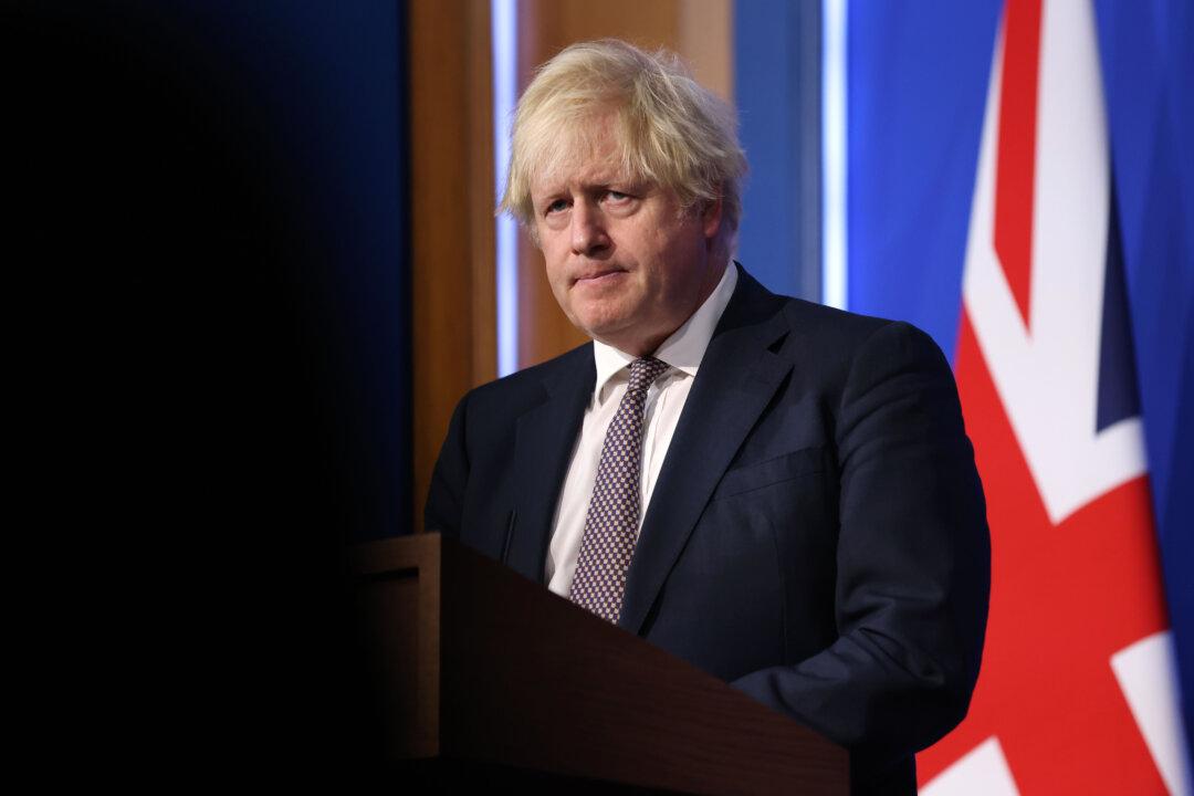 UK’s Johnson Rejects Calls for Tougher COVID-19 Travel Restrictions