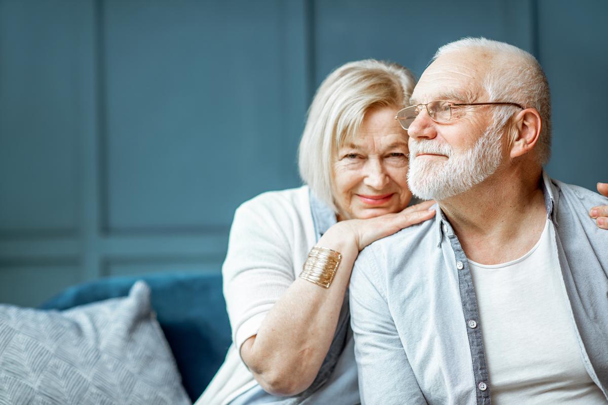 Heart Rate of Older Couples Synchronizes When They Are Close Together