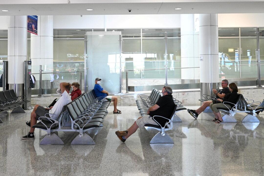 Australia Pauses Reopening of International Borders Over New CCP Virus Variant