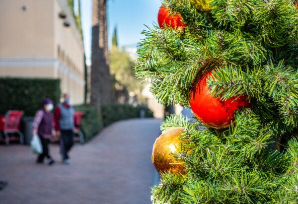 Christmas shopping in Irvine, Calif., on Dec. 22, 2020. (John Fredricks/The Epoch Times)