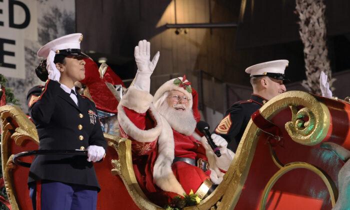 Hollywood Christmas Parade Returns After 2020 COVID Cancellation