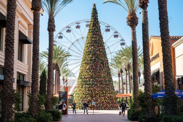 People shop at the Irvine Spectrum shopping mall in Irvine, Calif., on Dec. 22, 2020. (John Fredricks/The Epoch Times)