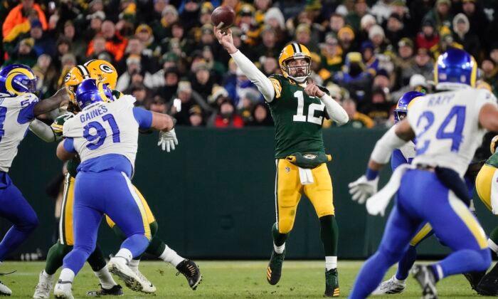 Toe Injury Can’t Stop Rodgers as Packers Defeat Rams 36–28