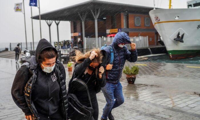 Storm With High Winds Pounds Istanbul; 4 Dead, Several Hurt