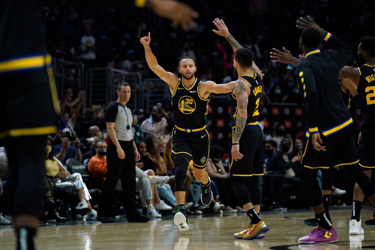 Curry Scores 33 Points, Warriors Beat Clippers