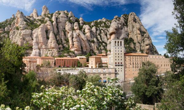 The monastery of Santa Maria de Montserrat. (Rasskazov/Shutterstock)
